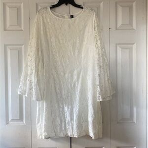 White lace bell sleeved dress (fits like a 2X)